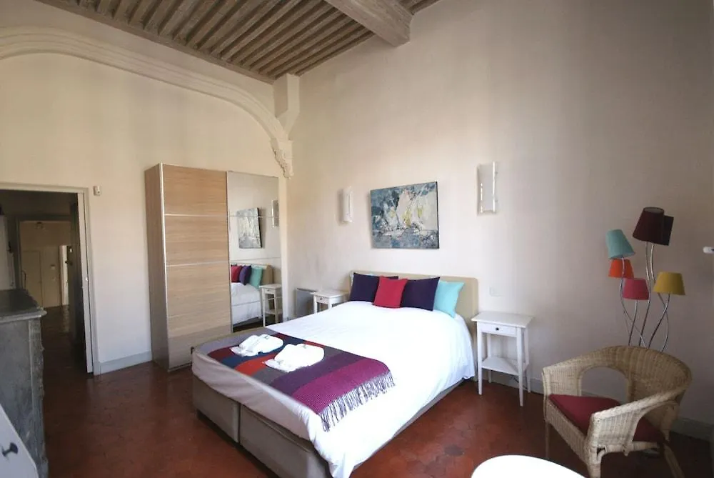 Appartement De Caractere Entre St Remy Et Avignon, 74M2, 2 A 4 Personnes Noves