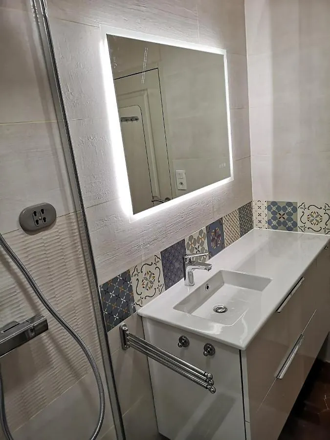 Appartement De Caractere Entre St Remy Et Avignon, 74M2, 2 A 4 Personnes Noves Apartment
