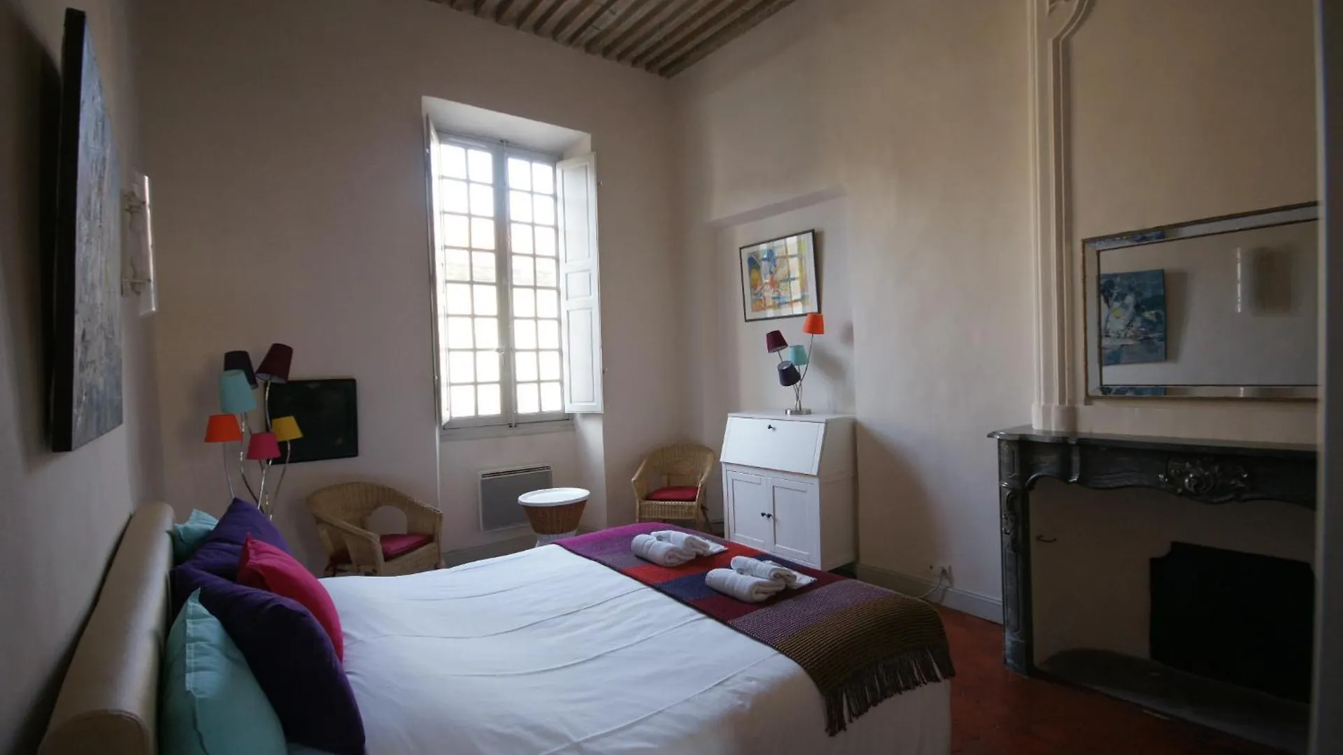 Apartment Appartement De Caractere Entre St Remy Et Avignon, 74M2, 2 A 4 Personnes Noves