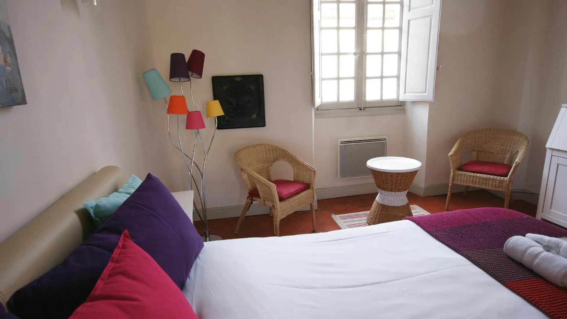 Apartment Appartement De Caractere Entre St Remy Et Avignon, 74M2, 2 A 4 Personnes Noves