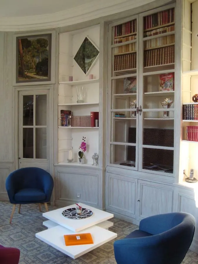 Appartement De Caractere Entre St Remy Et Avignon, 74M2, 2 A 4 Personnes Noves 0*,  France