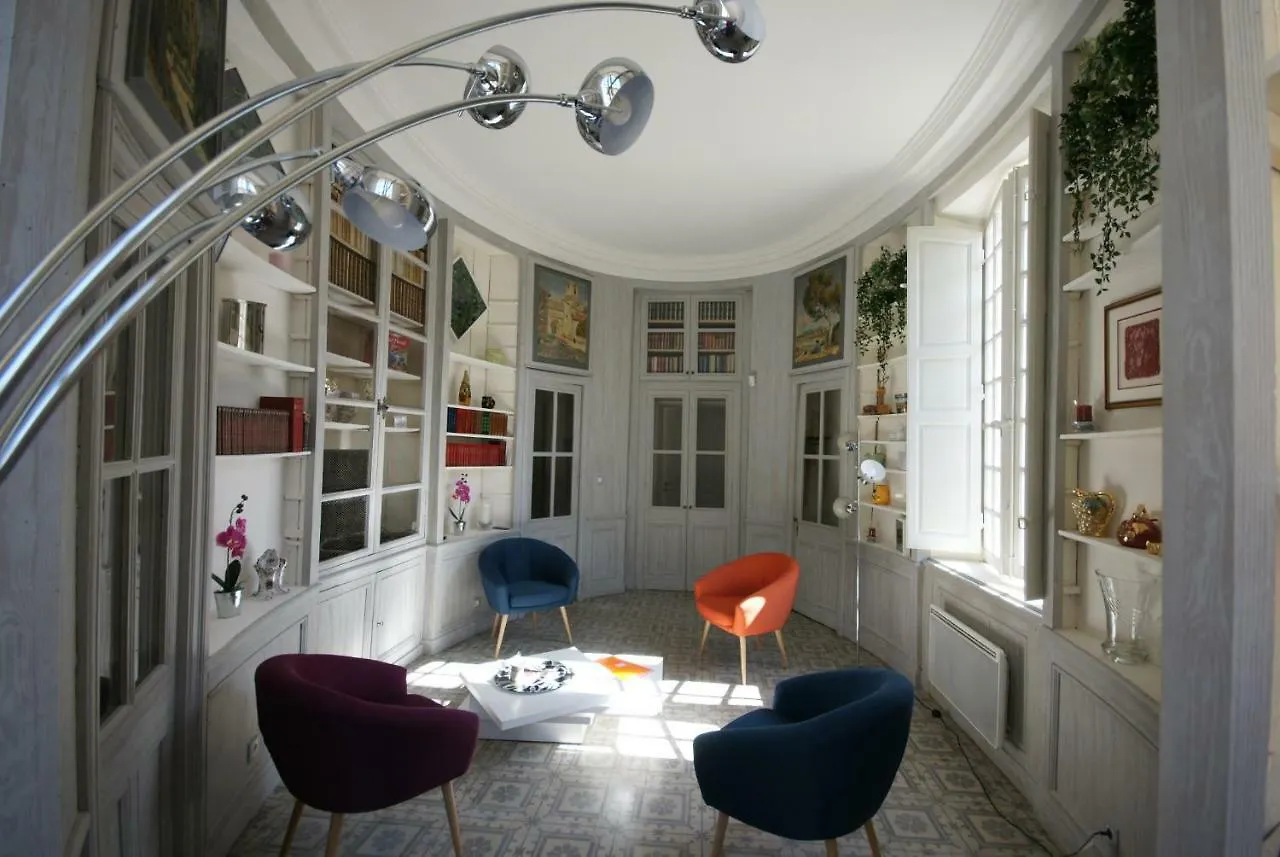Appartement De Caractere Entre St Remy Et Avignon, 74M2, 2 A 4 Personnes Noves 0*,  France