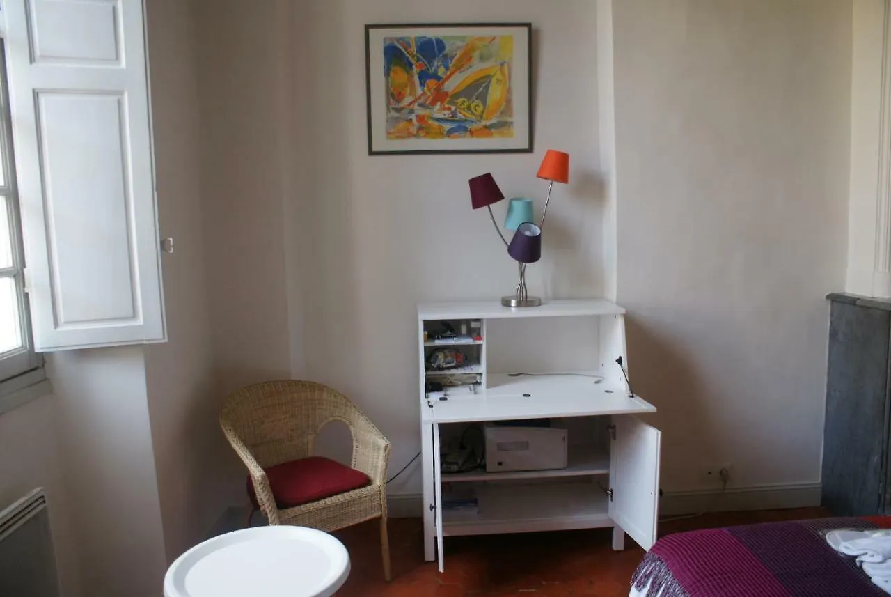 Appartement De Caractere Entre St Remy Et Avignon, 74M2, 2 A 4 Personnes Noves